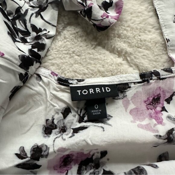 Torrid | White and Purple Abbey Floral Bow-Back Top | Size 0X - Picture 9 of 13